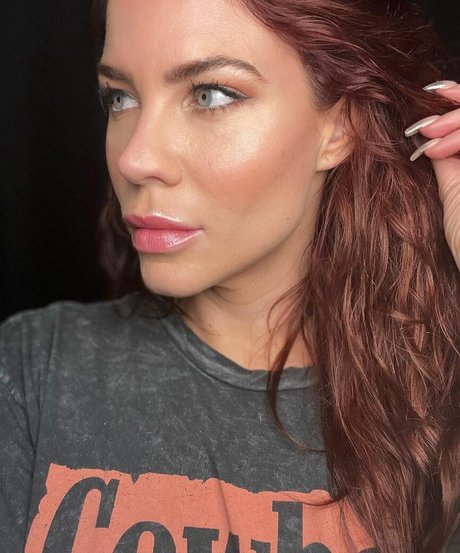 Courtney Hope beautiful model galleries