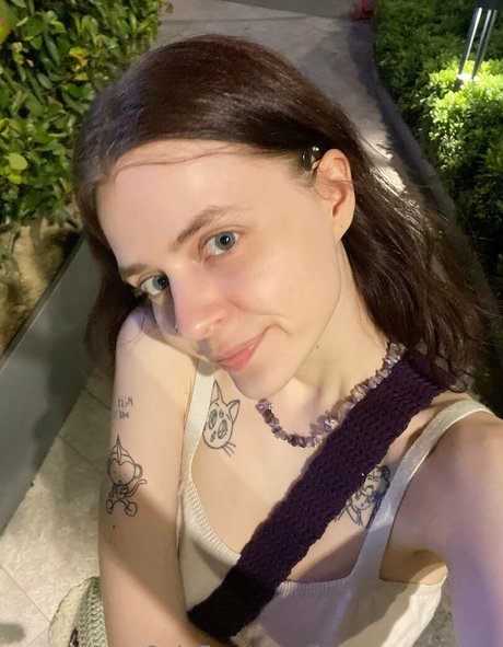 umermaidskiss nude star img