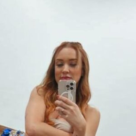 Xanda Dias sexy actress photos