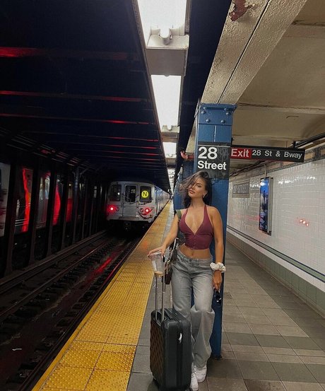 mother onlyfans top img