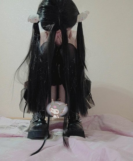 tsundurka model nude photo