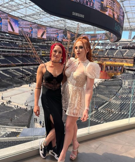 Isla Dawn pornstar sexy pics