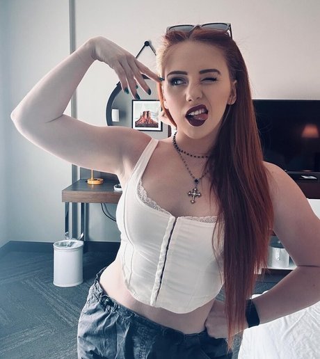 Isla Dawn star nudes gallery