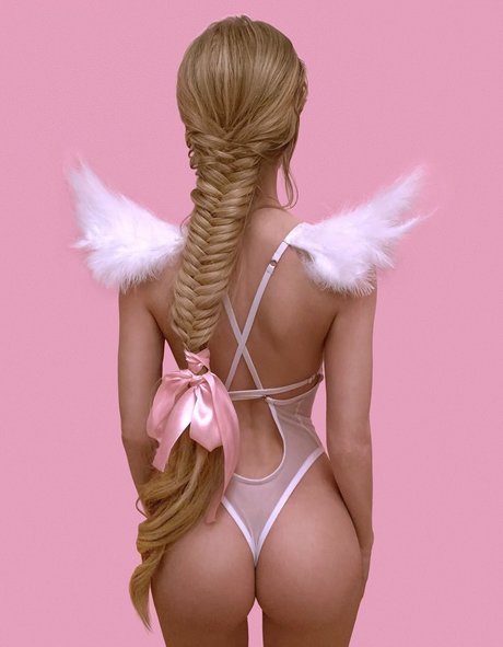 Angelica Kenova Quick photo