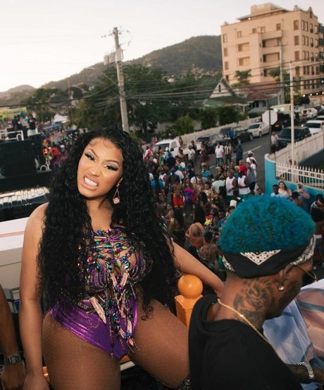 sexy mom onlyfans nudes images