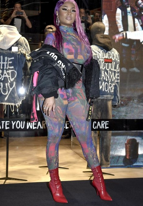 Nicki Minaj sexy star archive