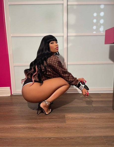 Nicki Minaj high quality star pics