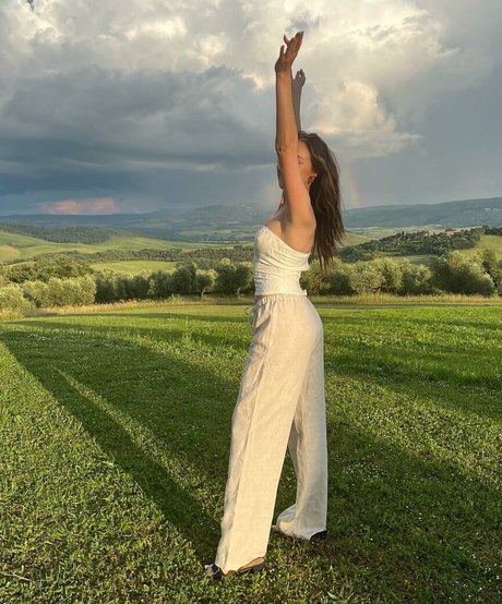 Alycia Debnam Carey pornographic model gallery