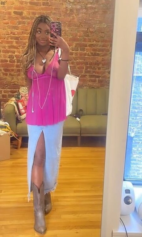 Majormommyissues star nudes image