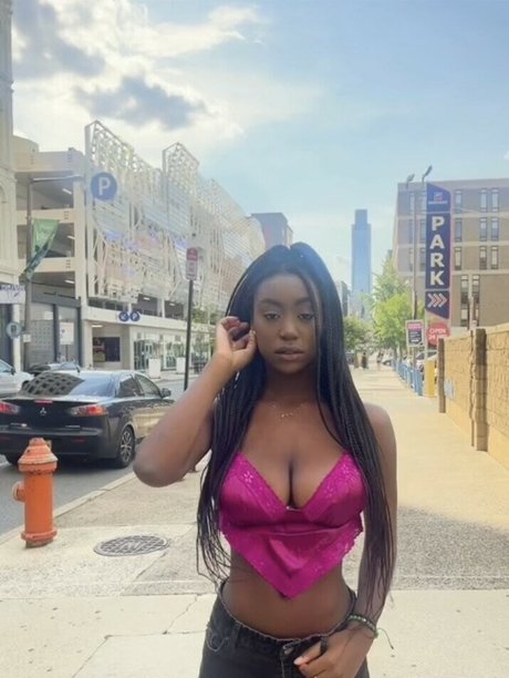 Majormommyissues star nudes image