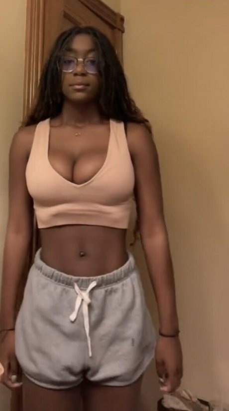 Majormommyissues star pornographic pic