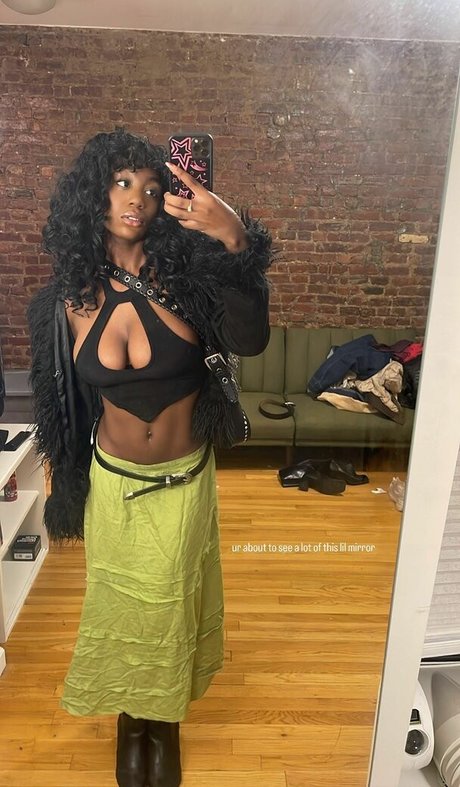 Majormommyissues best model photo