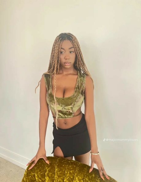 Majormommyissues pornstar erotic pictures