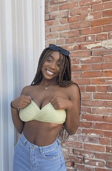 Majormommyissues model nice picture