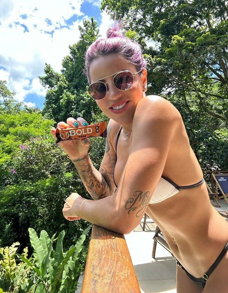 Leticia Bufoni star top galleries