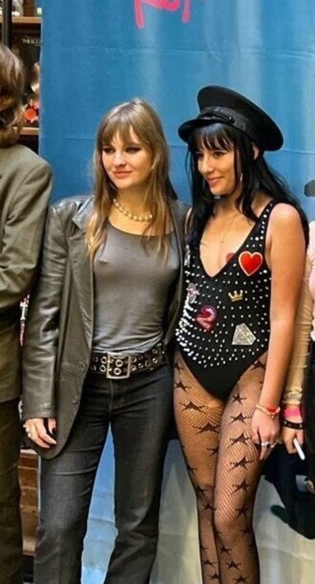 shemale handjob onlyfans hd archive