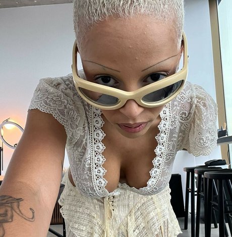 Doja Cat model erotic pics