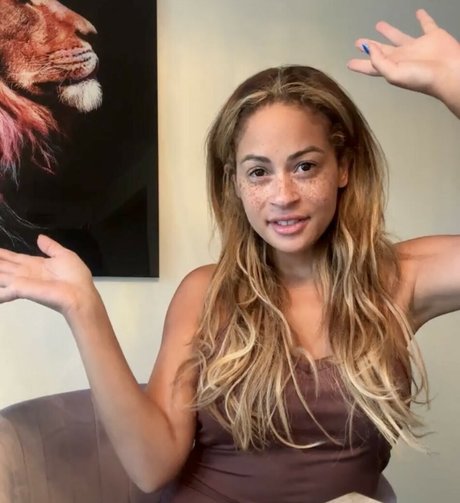 Kayla Braxton star art picture