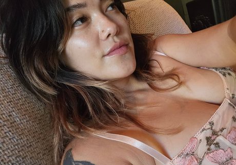 AvaGG pretty pornstar picture