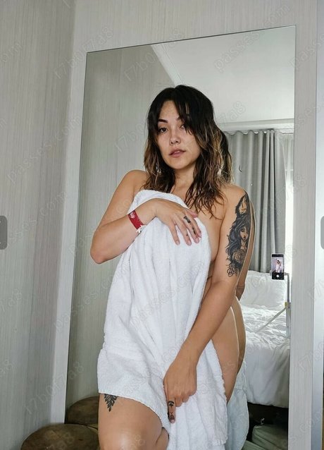 AvaGG erotic star picture