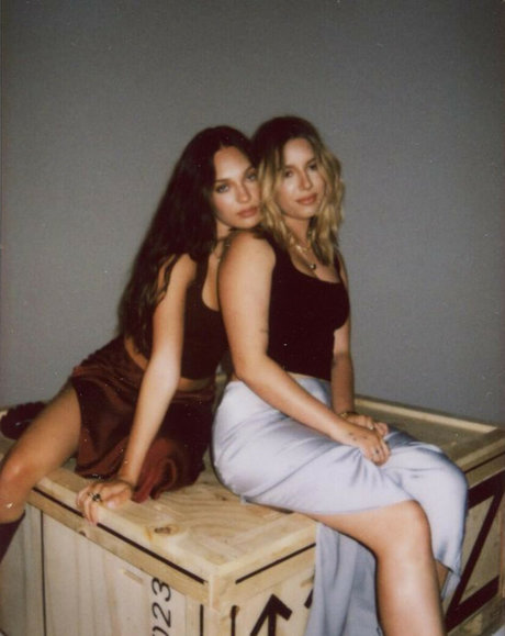 female popular onlyfans hot naked archive