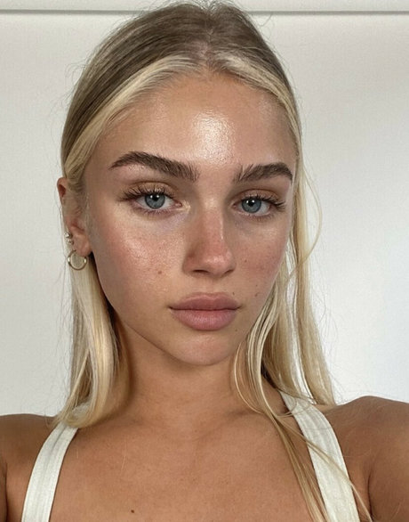 Maddie Francesca naked model pics