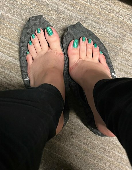 foot vibez model free pic