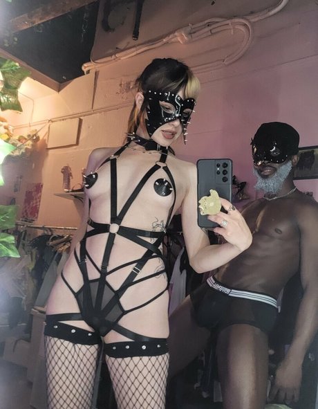 gwenhoney model xxx image