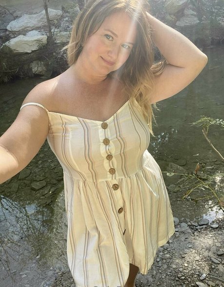 ellierenee model free pic