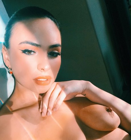 avianaviolet exclusive pornstar images