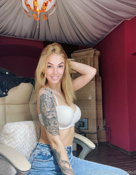 FallingDevil pornographic model images