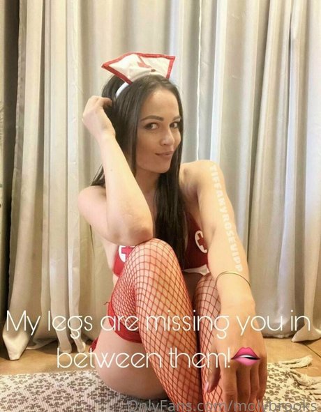 molybrooks naked star image