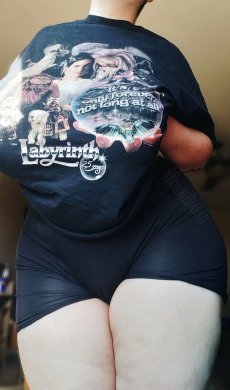 vronnidarko model art galleries