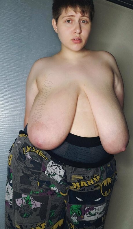 vronnidarko pretty pornstar img