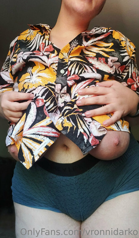 vronnidarko pornographic model photo