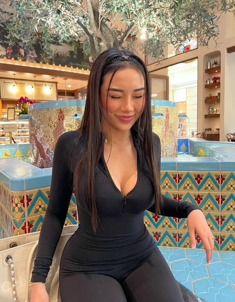 Ellerie Marie model naked archive