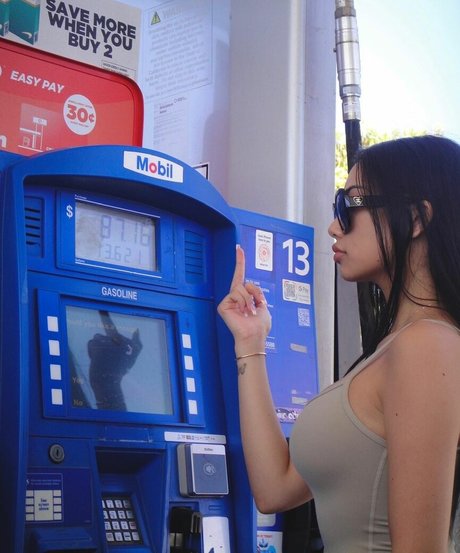 Ellerie Marie perfect model images