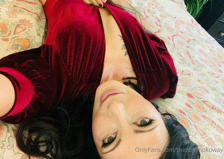 Thezoeyholloway star pretty gallery