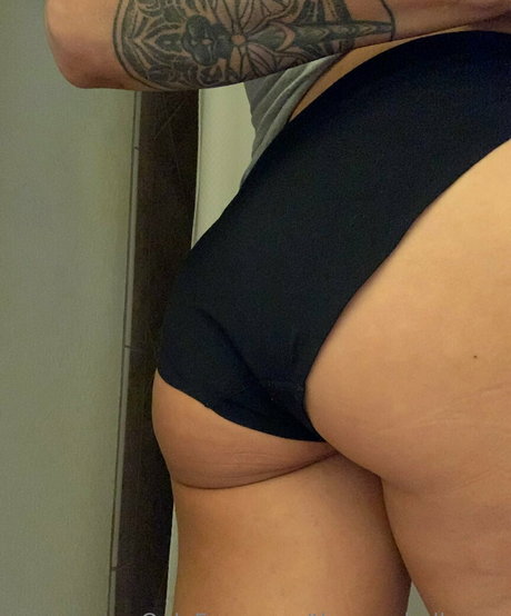 Thezoeyholloway nude star pictures