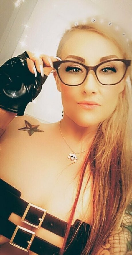 sinssexytattoosntitties hot model images