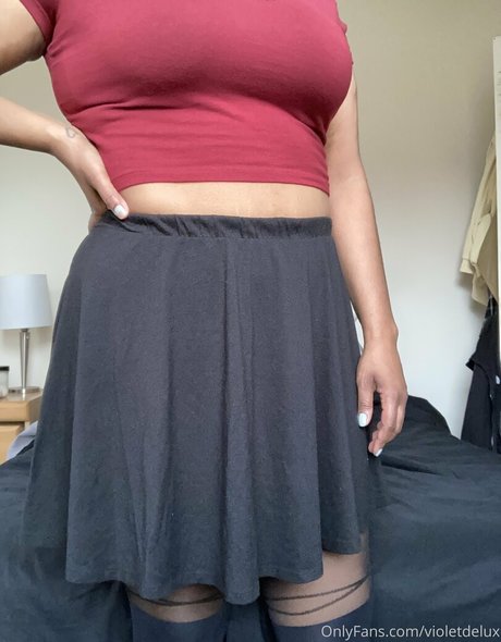 violetdelux pretty model img