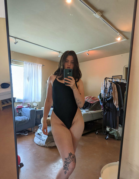 rileynicksfree beautiful model image