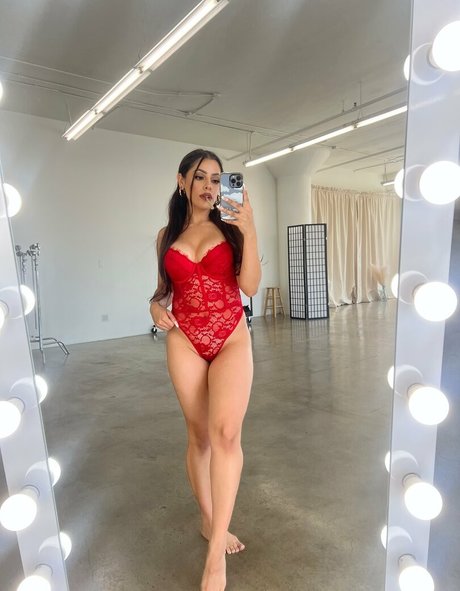 highimqueen model erotic pic