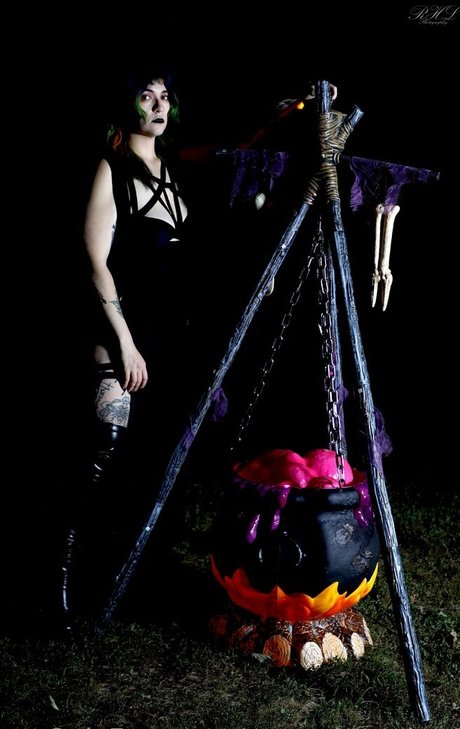 mourning glory top star pic