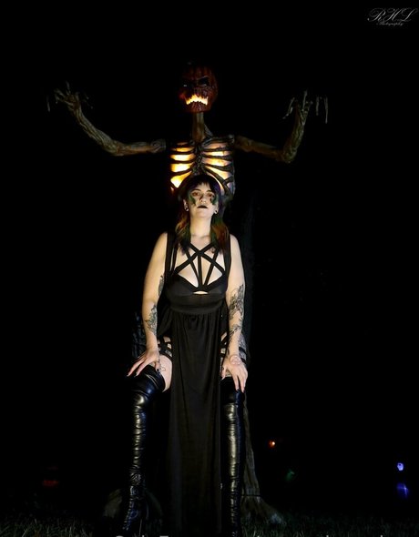 mourning glory model beautiful img