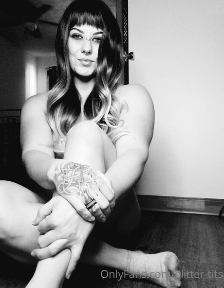 glitter tits naked star pics