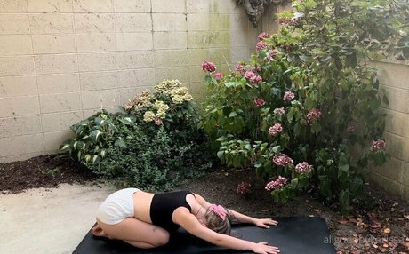 curvy teen onlyfans nude photos