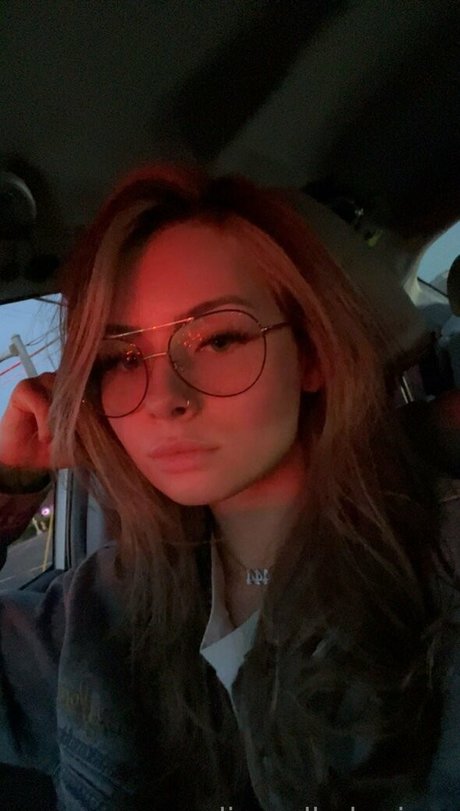 alignedbykarissa nudes star galleries