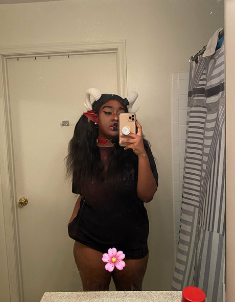 artbyash nice model pic