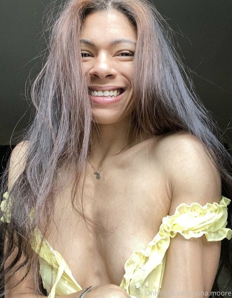 alina moore sexy star photo